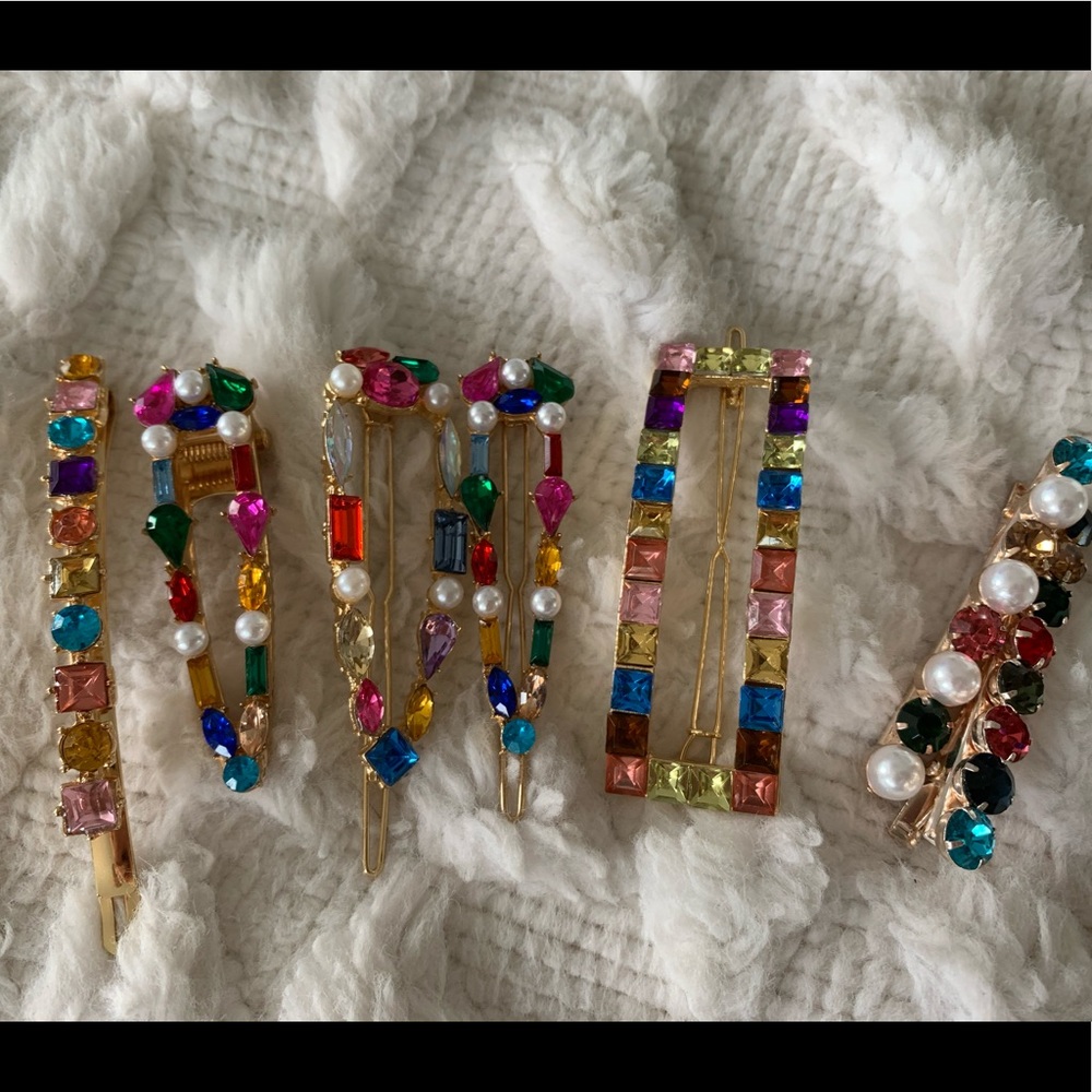 Seven hair pins